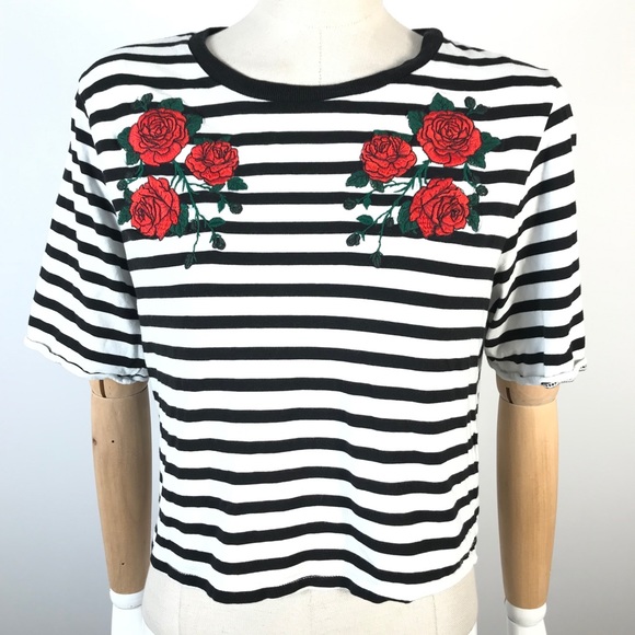 Kendall & Kylie Tops - Kendall & Kylie striped floral tee cropped